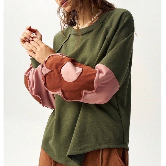 Solid Color Block Floral Patch Loose Fit Sweatshirt Top - Picture 5 of 6